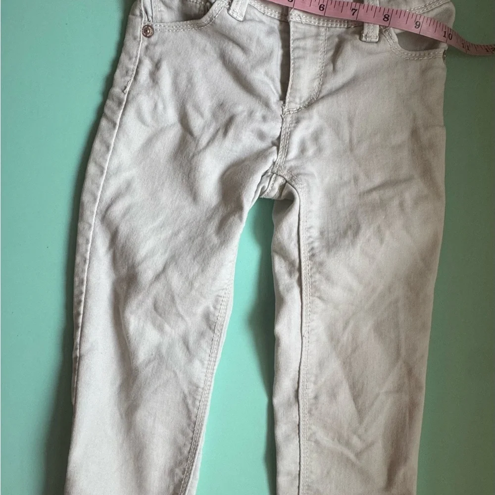 Size‎ 3Toddler Lot Of 4 - 1 Jeans, 1 Sweater, 1 Sweatshirt, 1 Socks